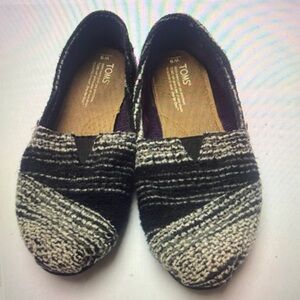 Toms knit black and white flats Size 9